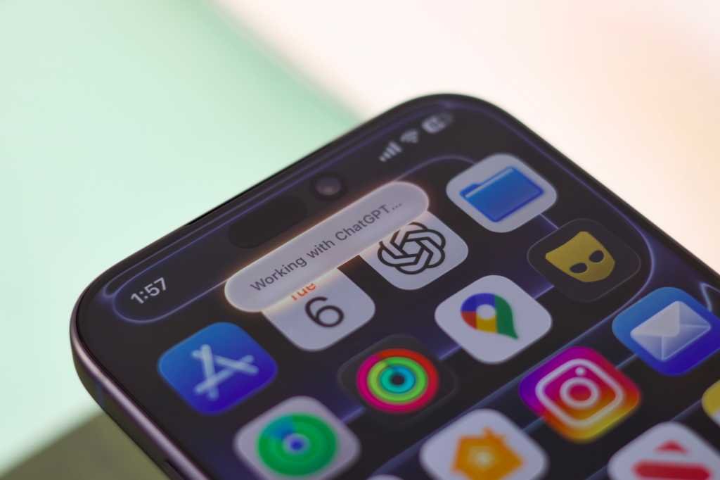 Siri working with ChatGPT on iOS