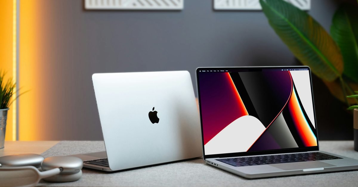 A store employee reportedly took 99% off $118,000 worth of MacBooks and more