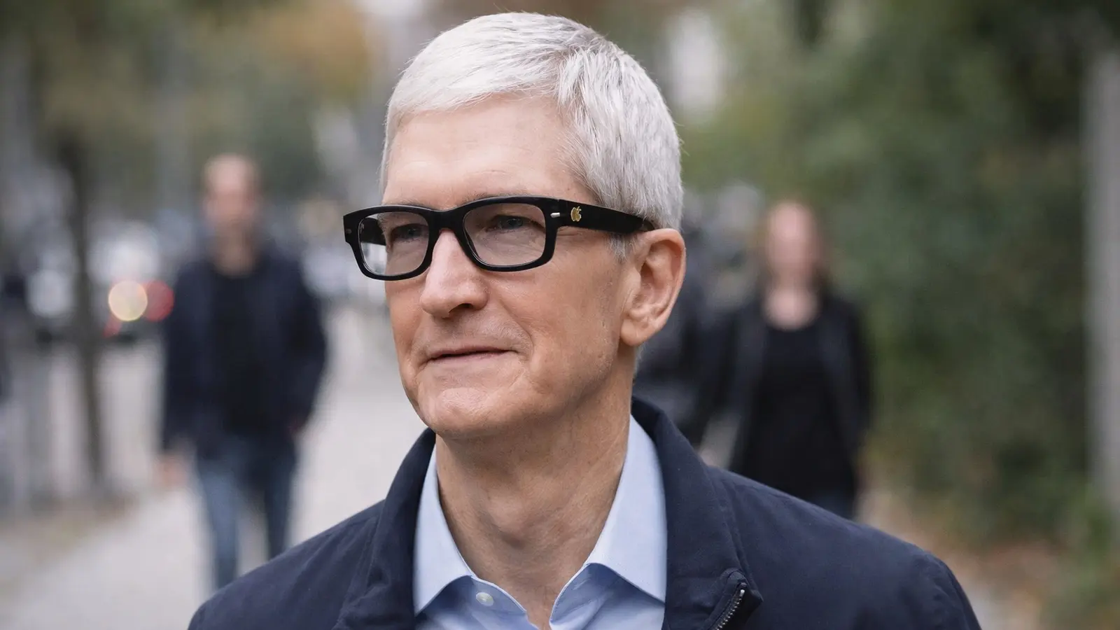 Apple Tim Cook in AI-enabled smart glasses