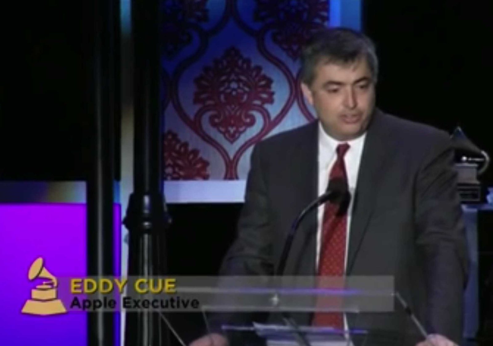 Photo of Eddy Cue accepting Steve Jobs