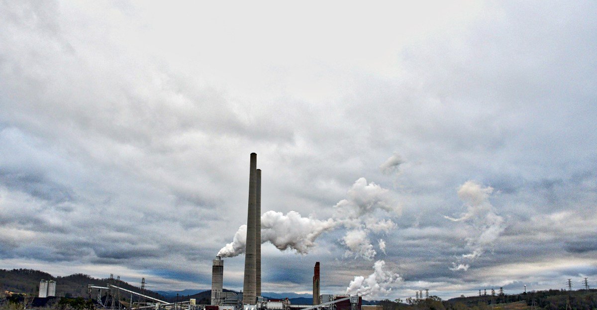 Trump makes coal plants even dirtier as AI demands more power