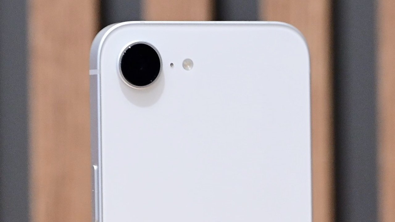 iPhone 16e and iPad Air stocks are running low at Apple retail stores